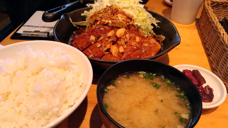 猫カフェの会前に食べたトンテキ