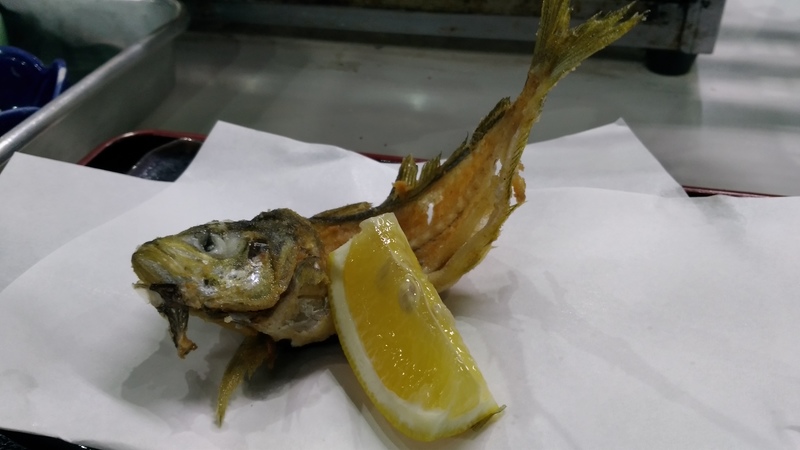 魚を食べた後は骨の唐揚げ